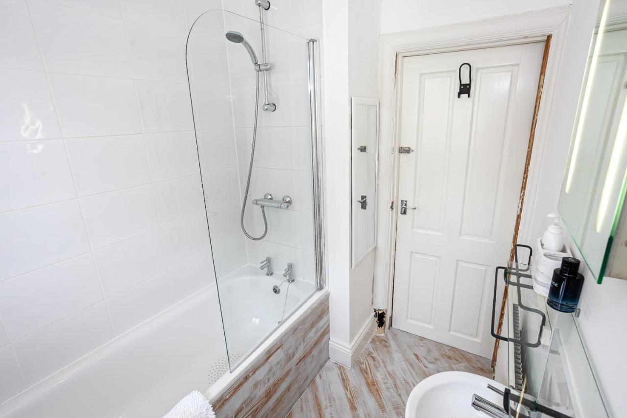 Cosy 2 Bed Apartment - Close To Leeds Centre ภายนอก รูปภาพ