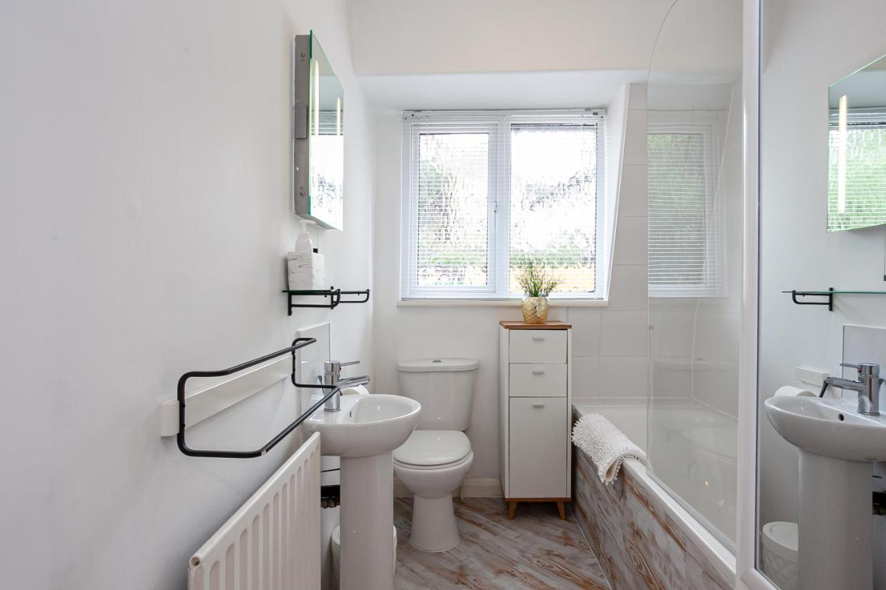 Cosy 2 Bed Apartment - Close To Leeds Centre ภายนอก รูปภาพ