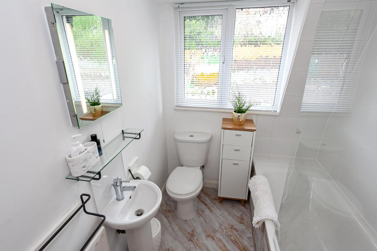 Cosy 2 Bed Apartment - Close To Leeds Centre ภายนอก รูปภาพ